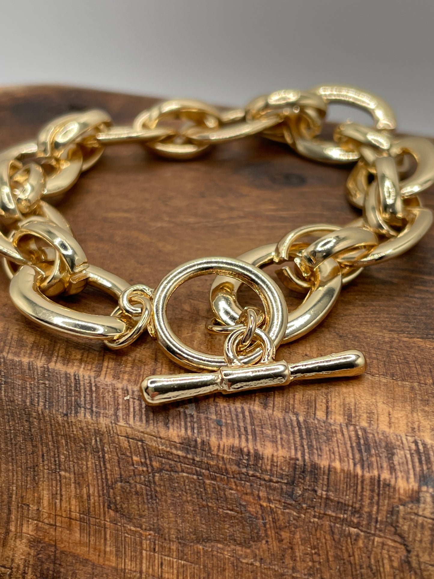 Circle Toggle Chain Link Bracelet